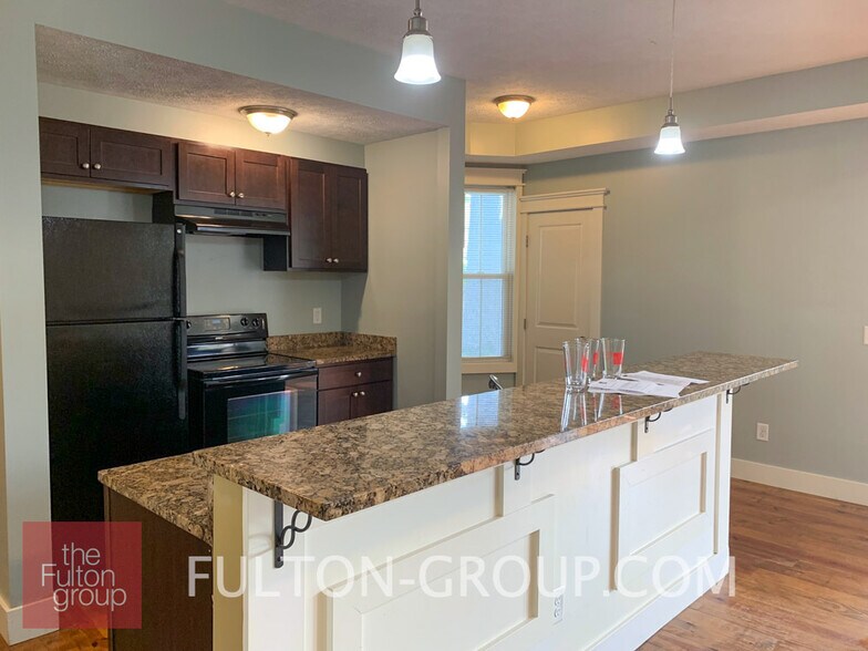 Building Photo - 851 Watson St SW