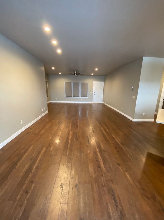 Building Photo - Newer Home - 3 Bedroom - 2 Bath - Corvallis