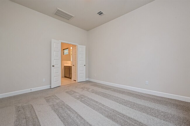 Building Photo - 308 Mullins Ct