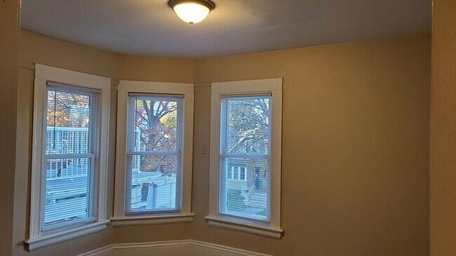 Building Photo - Newly Remodeled Huge 4 Bedroom + Office 3 ...