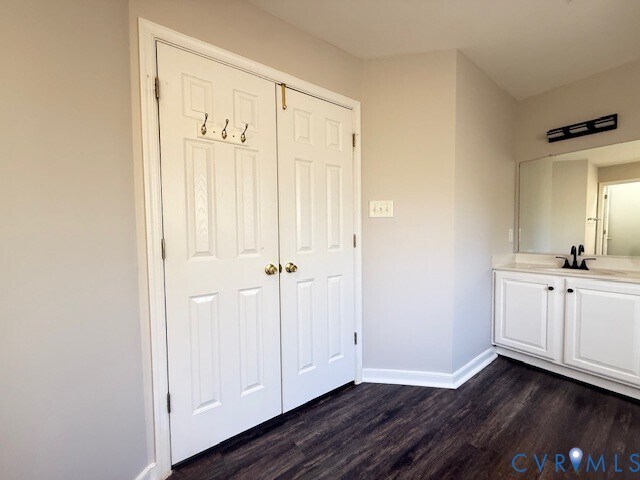 Building Photo - 9379 Roseland Ct