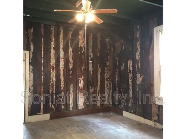 Building Photo - 1023 Clouet St