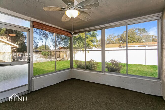 Building Photo - 3 Bed - 2 Bath Cozy Living in the Heart of...