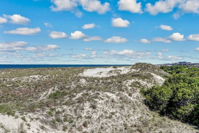 Building Photo - Ocean Village, 3 bed, 2 bath, FULLY furnished home! Walk to the Beach!