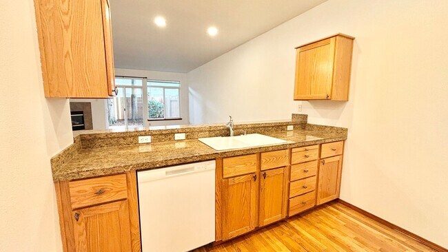 Building Photo - N0611