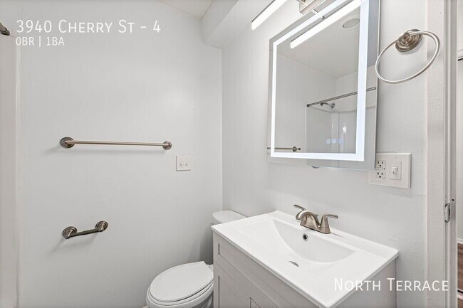 Building Photo - 3940 N Cherry St