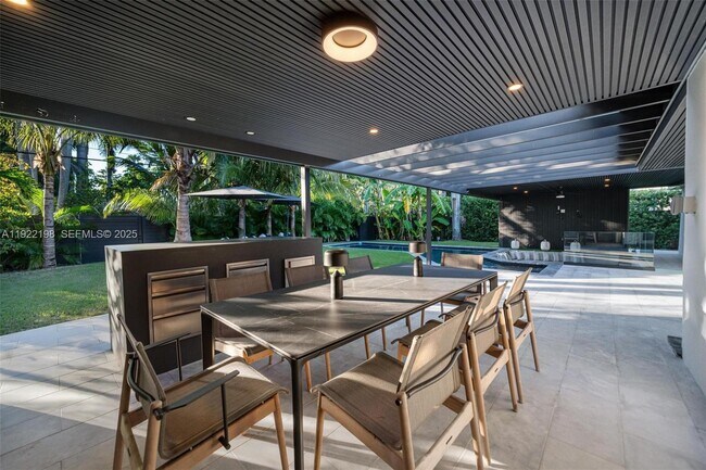 Building Photo - 10618 NE 11th Ct