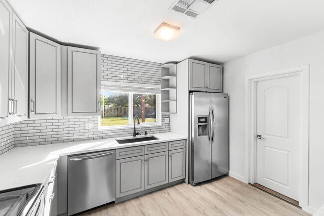 Building Photo - 5068 Sunrise Blvd