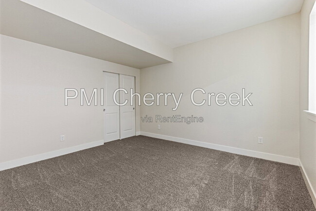Building Photo - 5948 N Odessa St