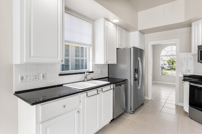 Building Photo - ** ISLAND WALK ** 3 BED + DEN / 2.5 BATH -...
