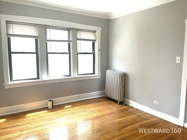 Building Photo - 2549 N Avers Ave
