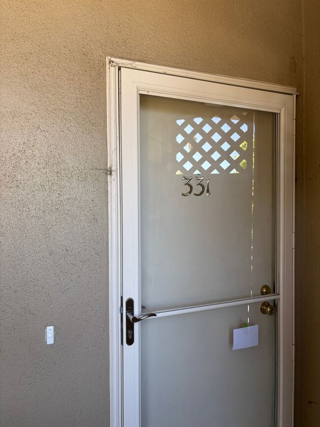 Building Photo - 250 River St