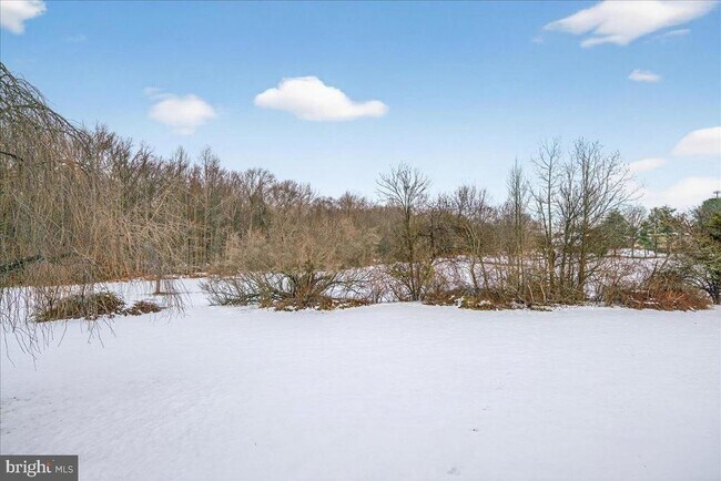 Building Photo - 7 Redwood Ct