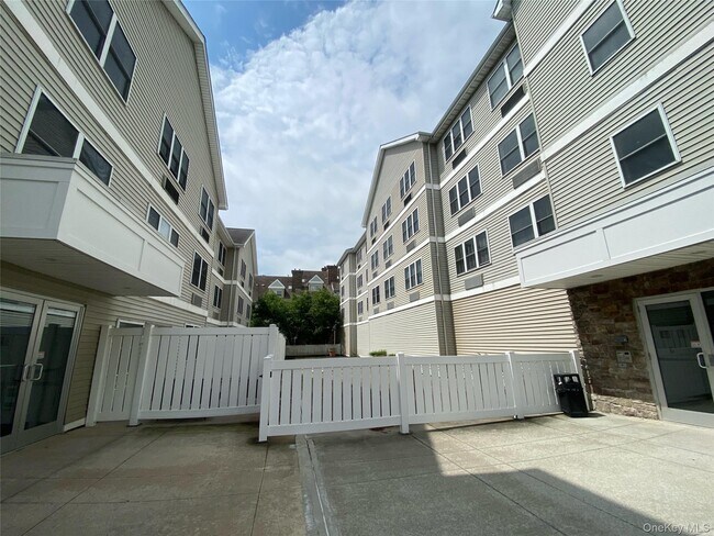 Building Photo - 342 Westchester Ave