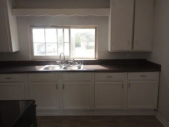 Building Photo - 98 Camp Cir