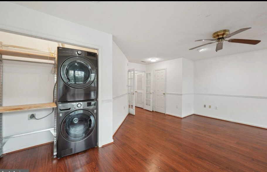 Building Photo - 7813 Flager Cir