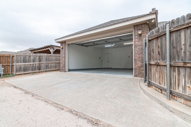 Building Photo - 405 Springwood Ct