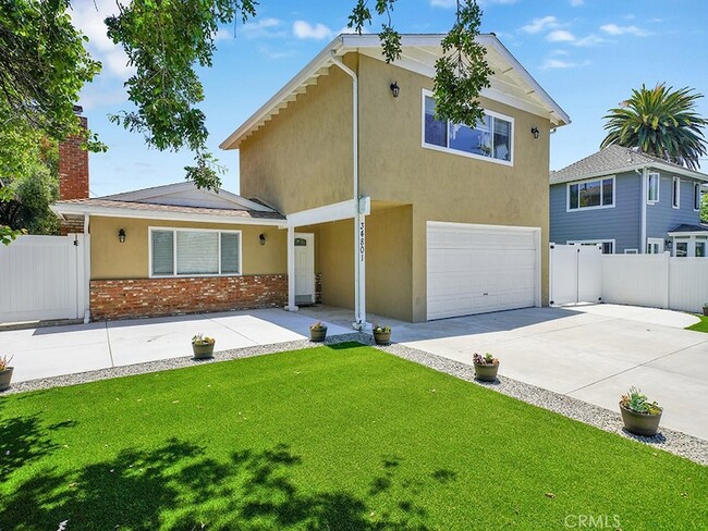 Building Photo - 34801 Calle Del Sol