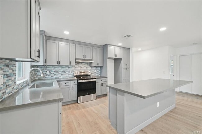 Building Photo - 4664 Sierra St