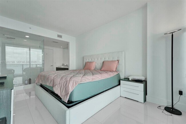 Building Photo - 460 NE 28th St