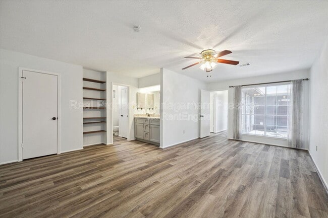 Building Photo - 16311 Forest Bend Ave