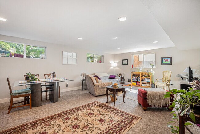 Building Photo - 8192 E Oxford Dr