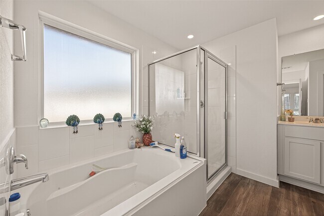 Building Photo - 1102 Rayburn Dr