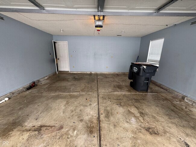 Building Photo - 4631 W Smith Valley Rd