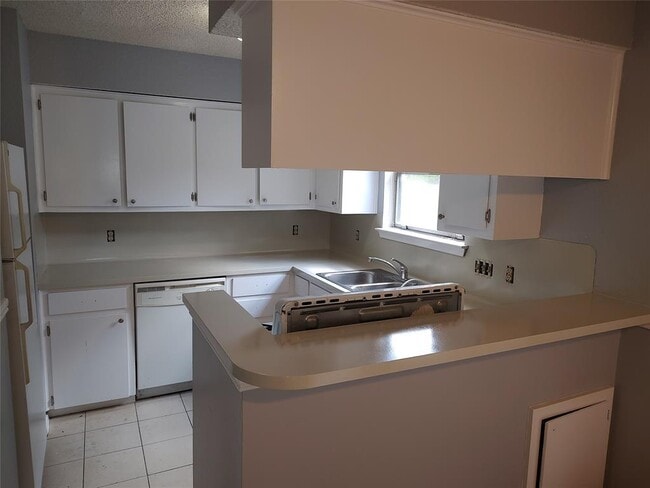 Building Photo - 6014 Westcreek Dr