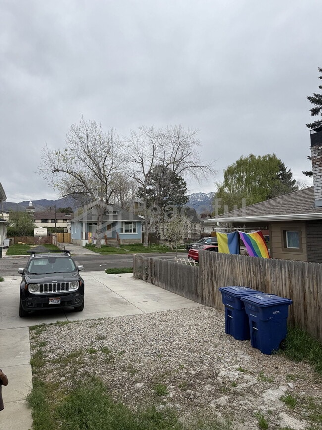 Building Photo - 2324 S Green St