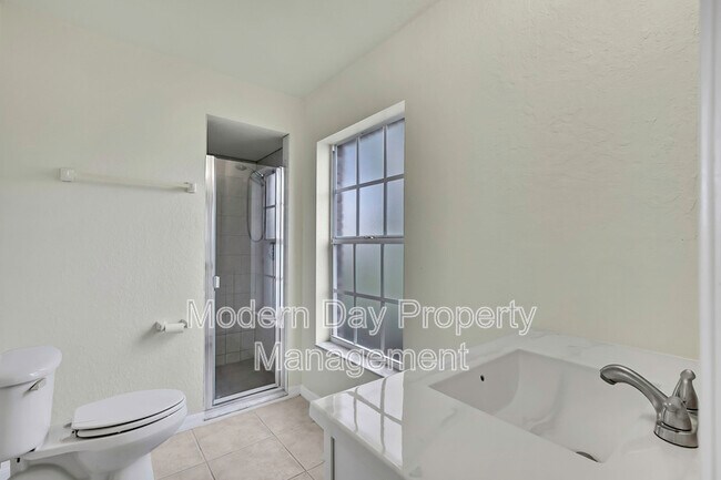 Building Photo - 12052 Jade Ave