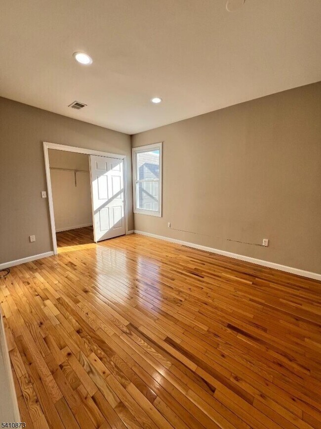 Building Photo - 485 E 27th St