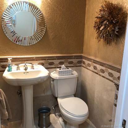 Building Photo - 270 Captains Walk