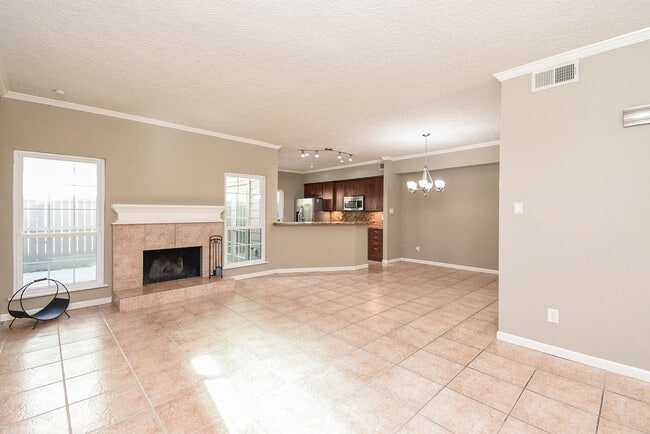 Building Photo - 9400 Doliver Dr