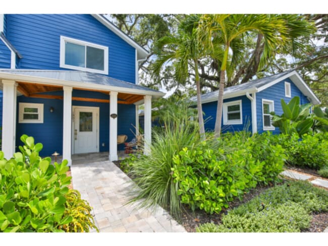 Building Photo - Completely renovated 4 bedroom cottage in Sarasota's historic district