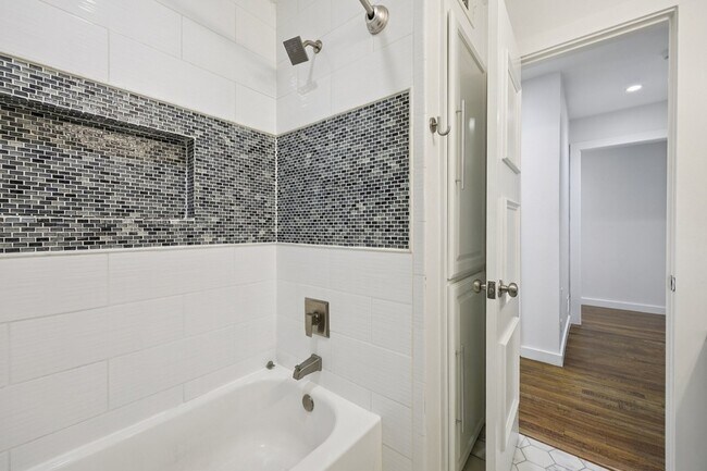 Building Photo - 9918 Coldwater Cir