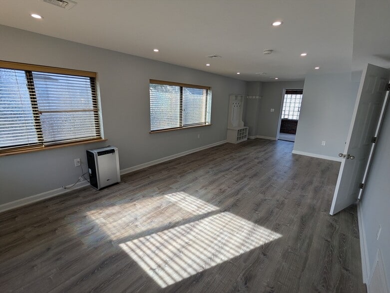 Building Photo - 19 Shepard St