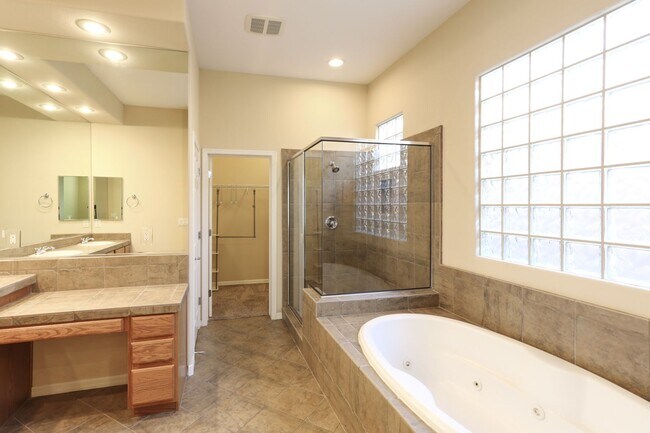 Building Photo - Anthem Country Club Beauty w/ Casita