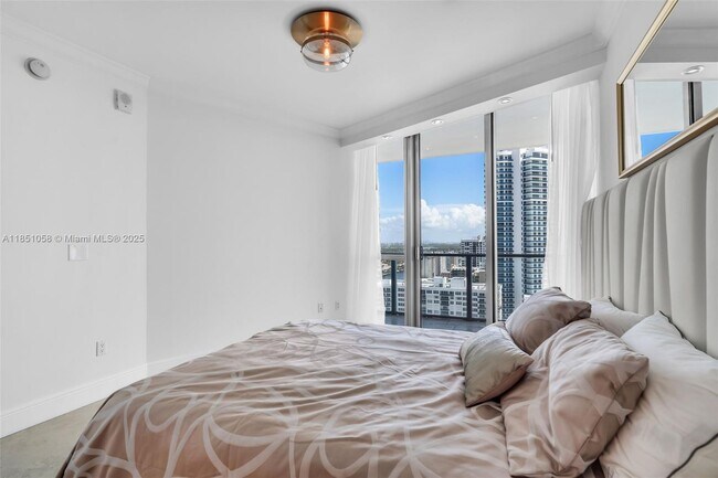 Building Photo - 3101 S Ocean Dr