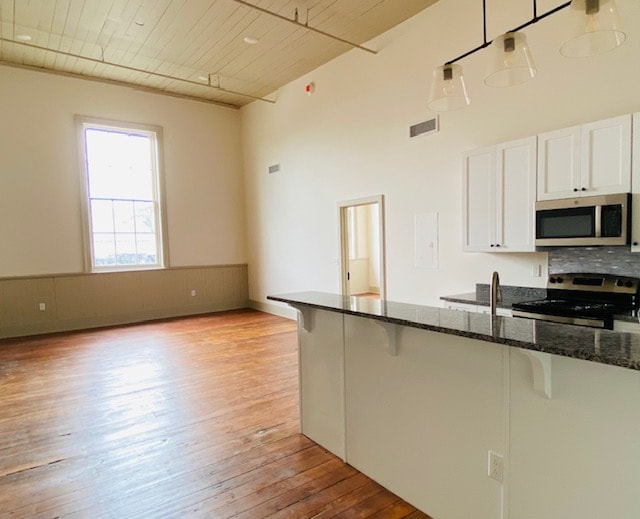 Building Photo - 70 Commerce St