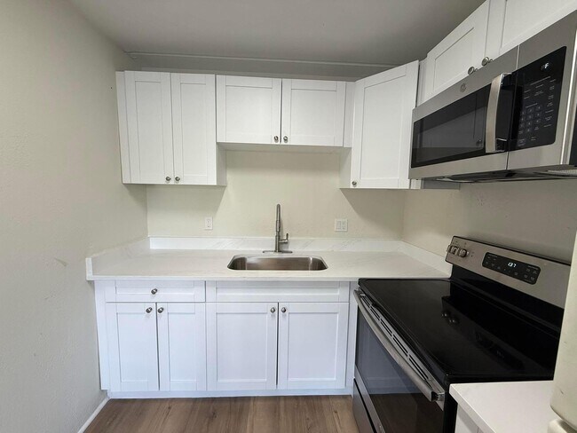 Building Photo - 2000 Springdale Blvd