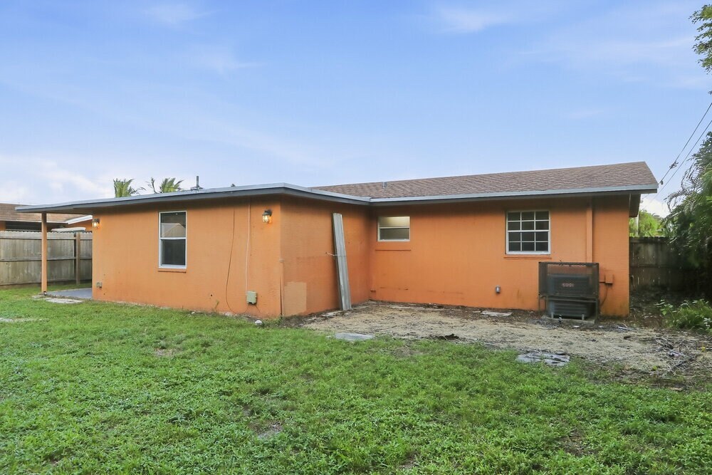 Building Photo - 3835 Holiday Rd