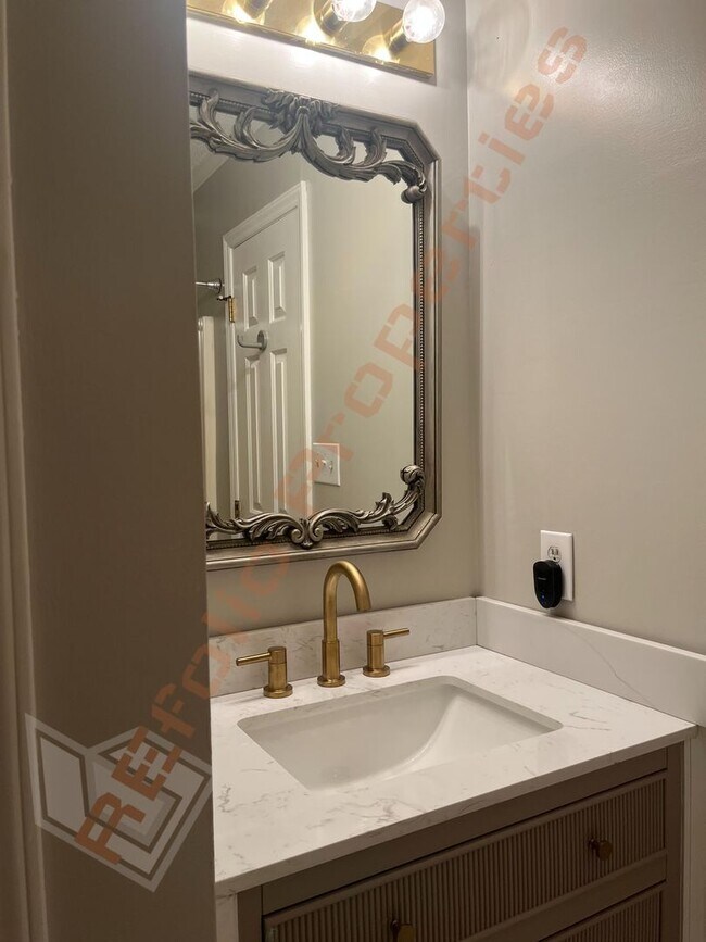 Building Photo - Charming 2-Story 2 BR Townhome @ Paxton To...