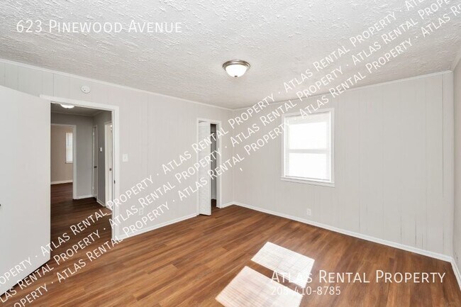 Building Photo - 623 Pinewood Ave