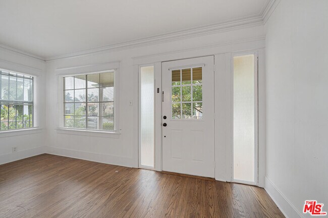 Building Photo - 235 Joy St