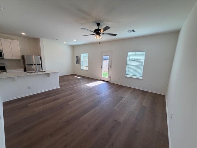Building Photo - 301 Aaran Way