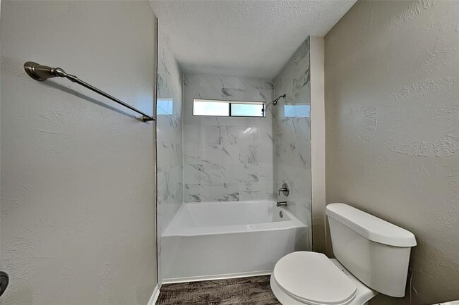 Building Photo - 2818 Silver Falls Dr