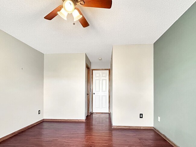 Building Photo - 13821 Edgewood Ave