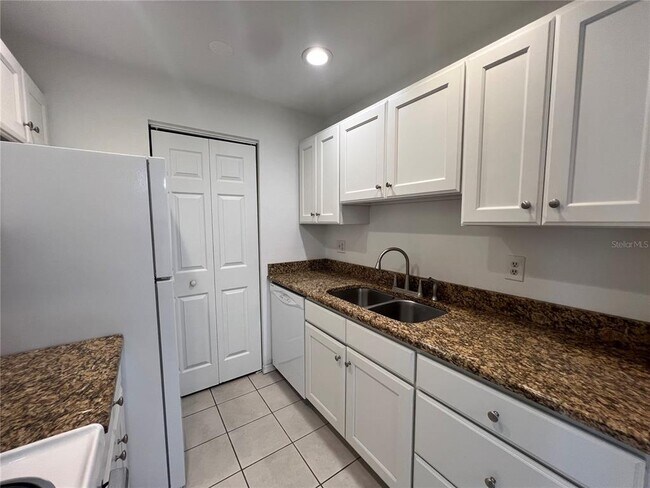 Building Photo - 3203 S Beneva Rd