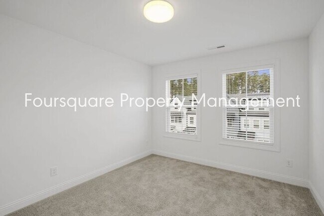 Building Photo - Modern 4-Bed / 3.5-Bath Townhome with Main Level Hard-Surface Floors , Back Patio – Easy Access t...